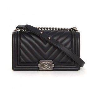Replica Chanel Boy Chanel Handbag in Chevron Quilted Calfskin Leather-Black