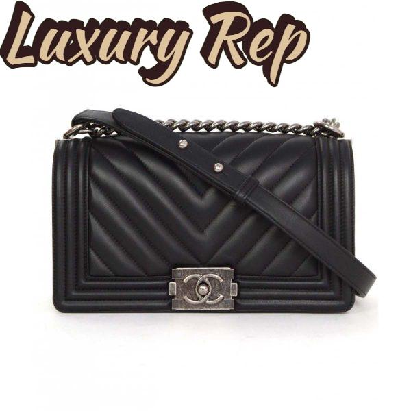 Replica Chanel Boy Chanel Handbag in Chevron Quilted Calfskin Leather-Black